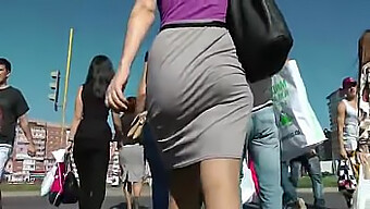 Belleza Tetona Mueve Su Big Ass En La Calle