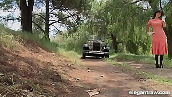 Regardez Bonnie Et Clyde Se Livrer À Un Trio Sauvage Avec De Grosses Bites