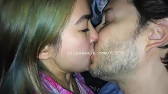 La Première Session De Baiser De Sean Et Lily