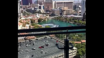 Beyaz Kaltak Vegas'Ta Büyük Siyah Bir Yarrak Tarafından Beceriliyor