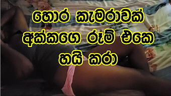 La Sorellastra Dello Sri Lanka Gode Di Un Grosso Cazzo E 69 Nella Sua Camera Da Letto