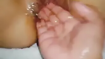 Kekasih Berpayudara Besar Mendapat Creampie Dalam Tiga Segi