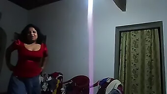 Tante Sri Lanka Yang Matang Memberikan Blowjob Kepada Suaminya