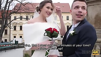 Cuckold Manžel Platí Za Sex Své Ženy S Mladším Mužem.