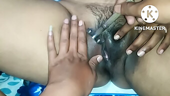 Nipples On Show: Indian Girl Shaves And Fingers Herself