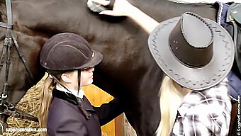 L'Ultima Uscita Di Sapphic Erotica Presenta Sesso Lesbico E Cavalcate A Cavallo