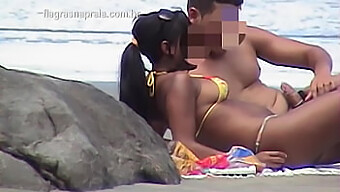 Adolescente Morena Caliente De 18+ Es Follada En La Arena