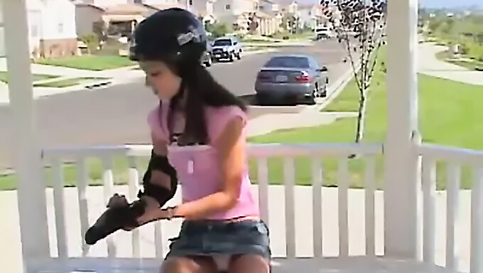 Petite Skater Girl Pleasures Herself In Public