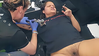 Pareja Alemana Tatuada Disfruta De Tatuajes Latinos De Gran Culo