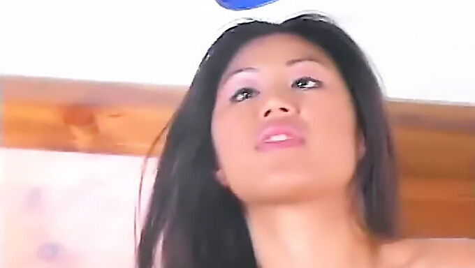 18+ Asiatisches Mädchen Wird In Diesem Heißen Pornovideo Ins Gesicht Gefickt Und Schluckt Sperma