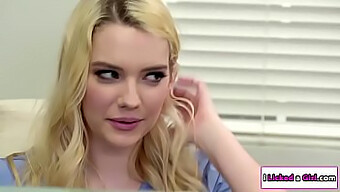 Kecantikan Lesbian Cherie Deville Flirts Dengan Pembantunya Dalam Video Porno Panas