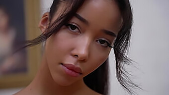 Frumusețea Asiatică Lia Lin Devine Aspră Și Sălbatică În Acest Videoclip Porno