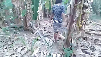 Chica India De 18 Años Recibe Una Paja Y Una Follada En La Selva