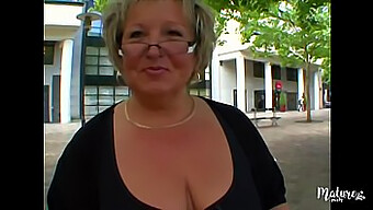 Les Gros Seins De La Milf Carole May Sont La Star De Cette Vidéo