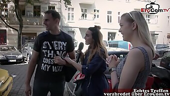 Blondes Collegegirl Und Junger Mann Betreiben Öffentlichen Sex