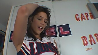 Teen (18+) Anna Morna Cheerleader V Instagram Videu