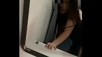 O Corpo De Uma Mulher Asiática É Um Espetáculo Neste Vídeo Pornô Tailandês.