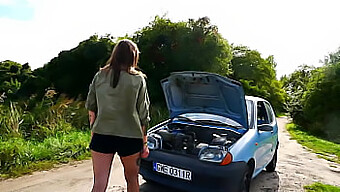 La Première Fois D'Un Couple Polonais Baise Dans Une Voiture