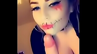 Teini (18+) Amelia Skye Nussitaan Ja Nuollaan Halloween-Videolla