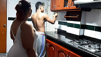 Latina Amateur Se Fait Baiser Son Gros Cul Dans La Cuisine