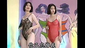 Lingerie Show Met Taiwanese Meisje In Permanente Lingerie