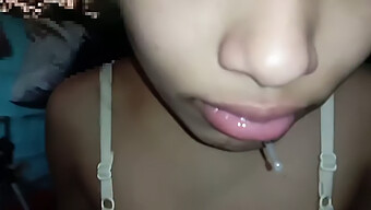 Cô Gái Trẻ Châu Á (18+) Thích Thú Với Một Màn Blowjob Tự Làm