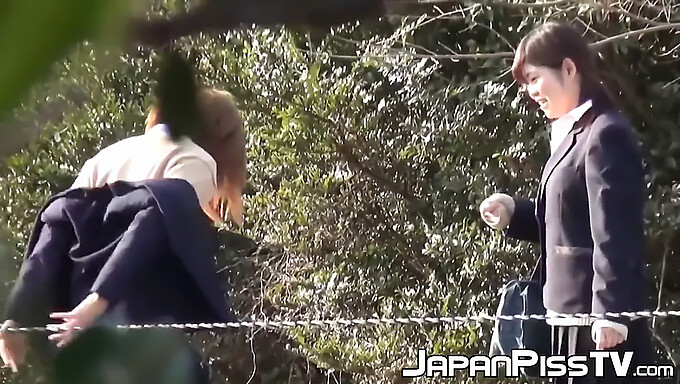 Japanse Tieners Spelen Bdsm En Plassen In De Vrije Natuur