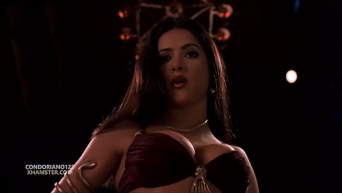 Salma Hayek En Lencería Sexy En Una Escena Caliente.