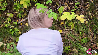 Hd-Video Eines Jungen Paares Beim Sex Im Wald