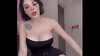 Lepotica Z Velikimi Joški Karely Ruiz Se Razkazuje V Tem Xnxx Videu