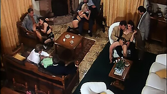 Bu Retro Porno Filminde Klasik Italyan Grup Seks Ve Orgi